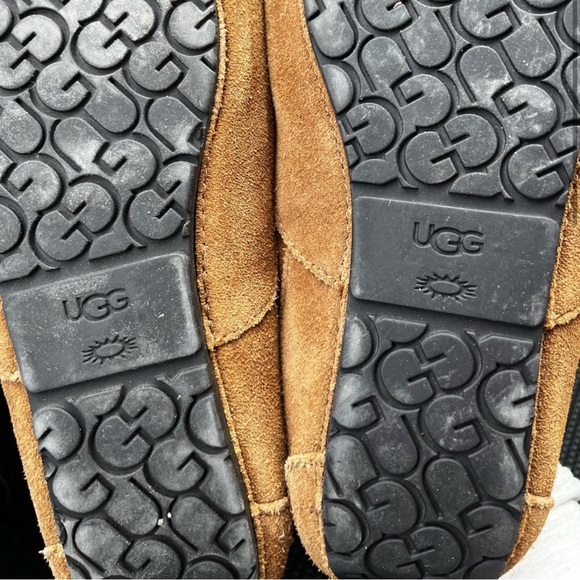 NWOB Ugg slippers - Picture 2 of 5